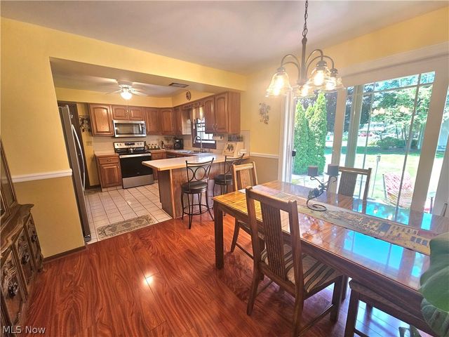 8394 Four Seasons Trail, Poland, OH 44514