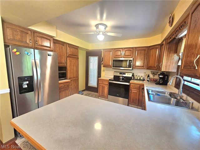 8394 Four Seasons Trail, Poland, OH 44514