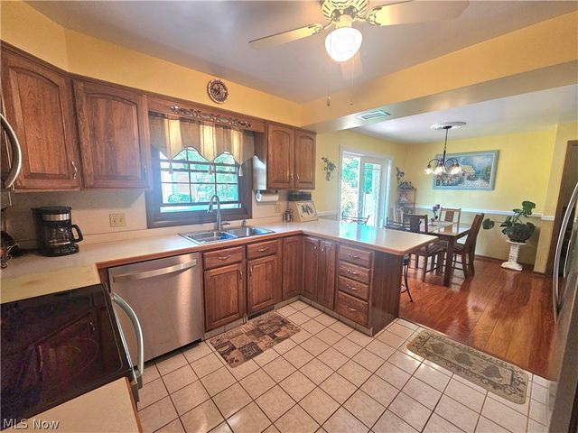 8394 Four Seasons Trail, Poland, OH 44514