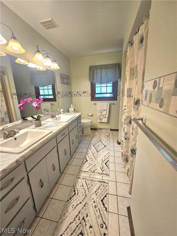 8394 Four Seasons Trail, Poland, OH 44514