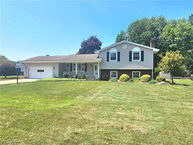 8394 Four Seasons Trail, Poland, OH 44514