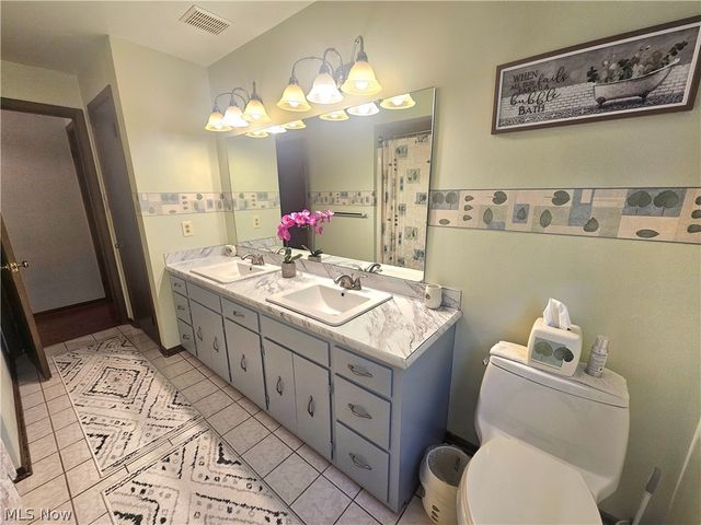 8394 Four Seasons Trail, Poland, OH 44514
