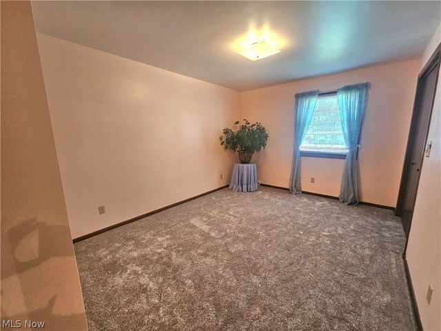 8394 Four Seasons Trail, Poland, OH 44514