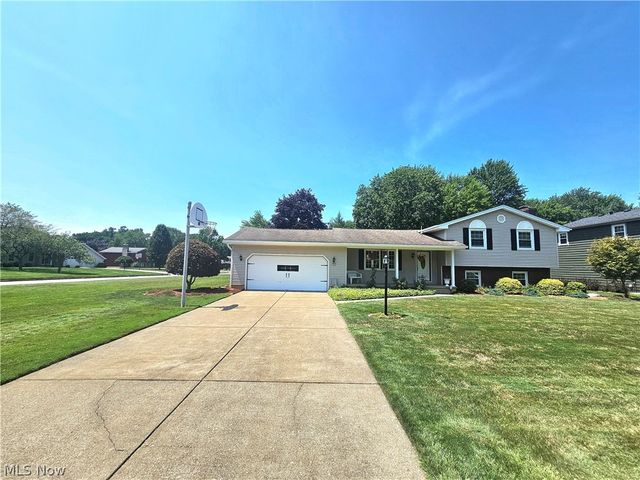 8394 Four Seasons Trail, Poland, OH 44514