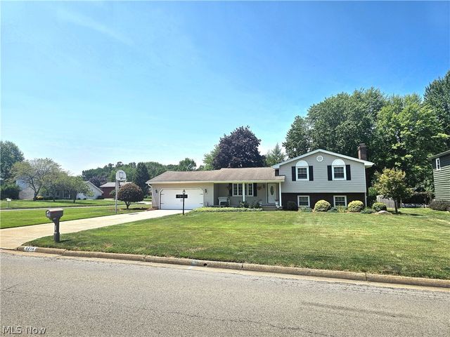 8394 Four Seasons Trail, Poland, OH 44514