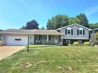 8394 Four Seasons Trail, Poland, OH 44514