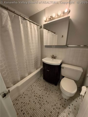 1800 Roundhill Road 304, Charleston, WV 25314