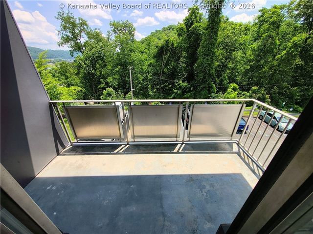 1800 Roundhill Road 304, Charleston, WV 25314