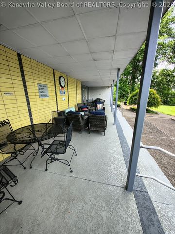 1800 Roundhill Road 304, Charleston, WV 25314