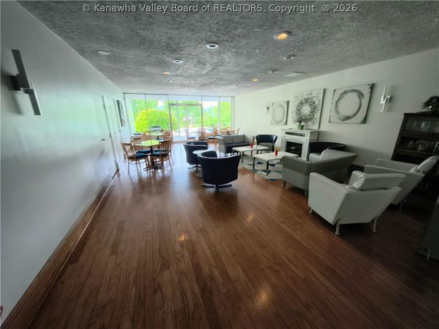 1800 Roundhill Road 304, Charleston, WV 25314