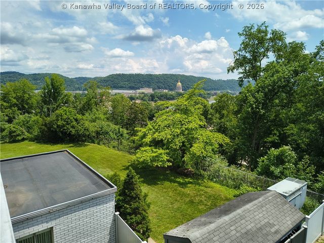 1800 Roundhill Road 304, Charleston, WV 25314