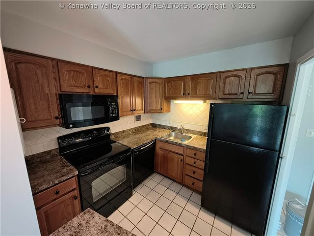 1800 Roundhill Road 304, Charleston, WV 25314