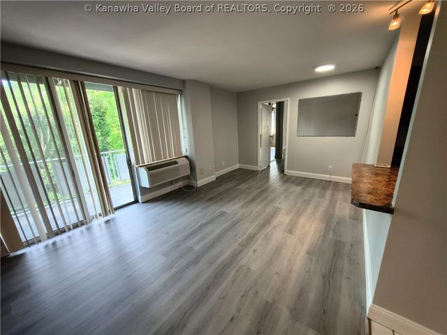 1800 Roundhill Road 304, Charleston, WV 25314