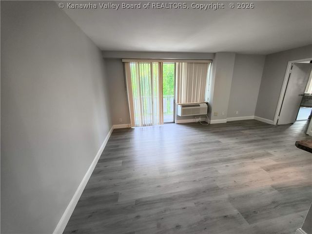 1800 Roundhill Road 304, Charleston, WV 25314