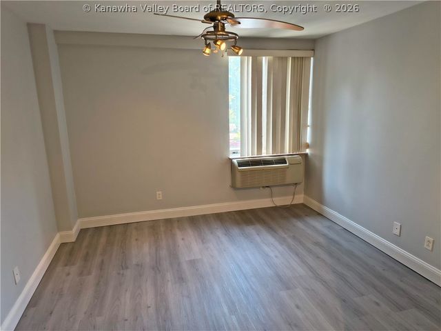 1800 Roundhill Road 304, Charleston, WV 25314