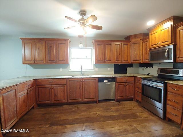 111 Weeks Drive, Youngsville, LA 70592