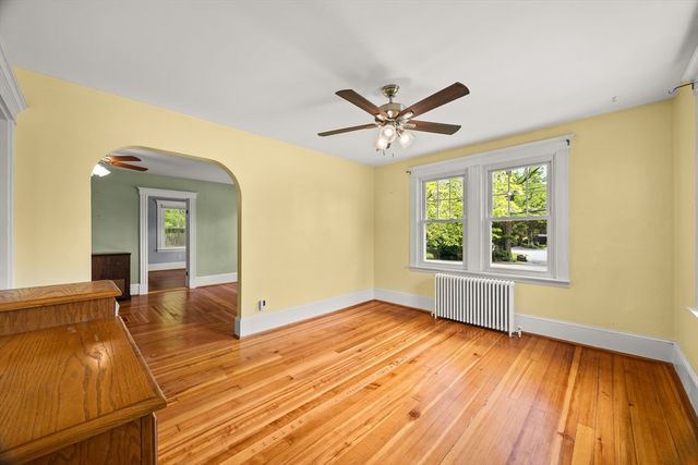 955 Middle Rd, Acushnet, MA 02743