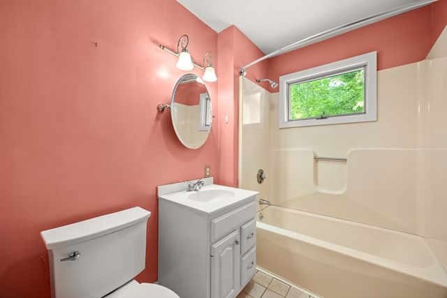 955 Middle Rd, Acushnet, MA 02743