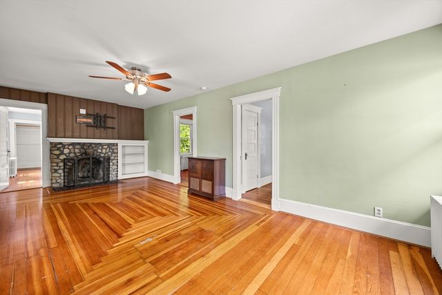 955 Middle Rd, Acushnet, MA 02743