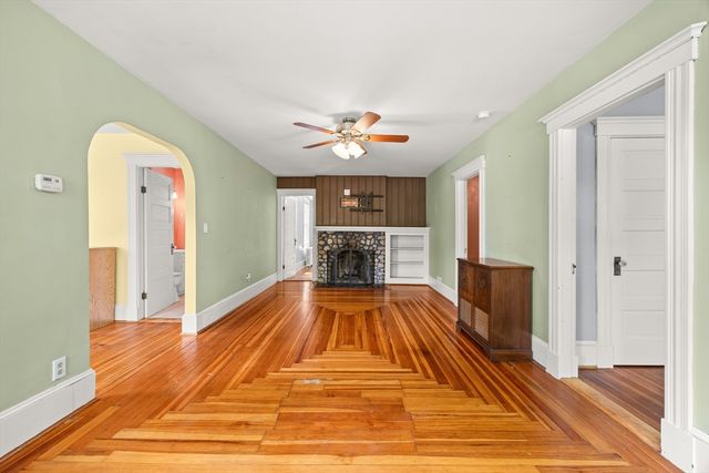 955 Middle Rd, Acushnet, MA 02743