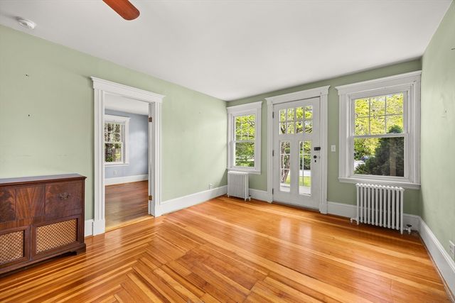 955 Middle Rd, Acushnet, MA 02743
