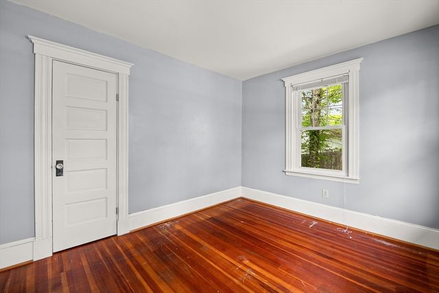 955 Middle Rd, Acushnet, MA 02743