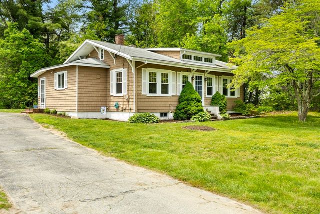 955 Middle Rd, Acushnet, MA 02743