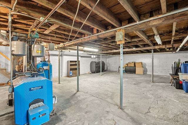 955 Middle Rd, Acushnet, MA 02743