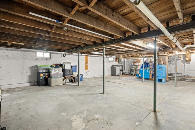 955 Middle Rd, Acushnet, MA 02743