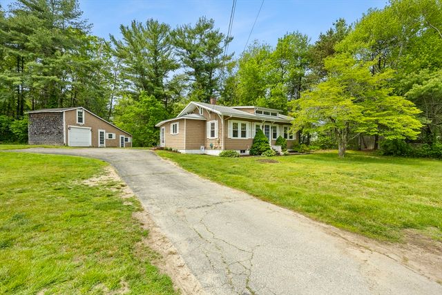 955 Middle Rd, Acushnet, MA 02743