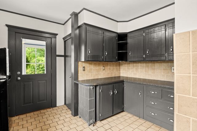 955 Middle Rd, Acushnet, MA 02743