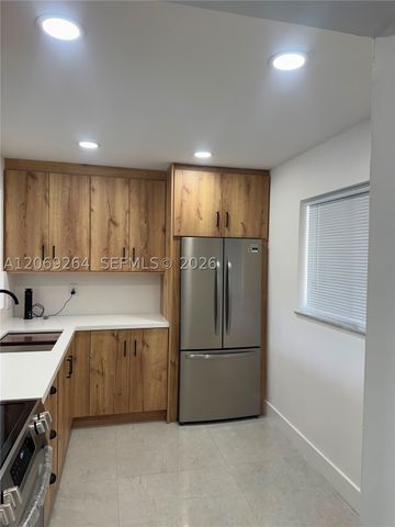 8635 NW 8th St 413, Miami, FL 33126