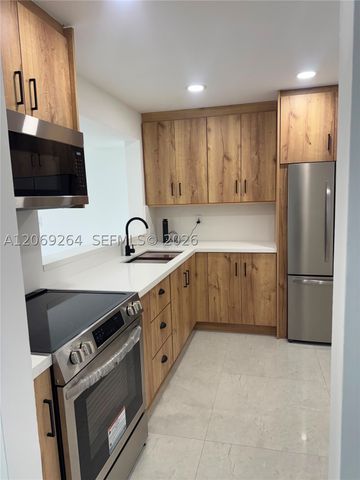8635 NW 8th St 413, Miami, FL 33126