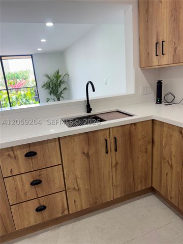8635 NW 8th St 413, Miami, FL 33126