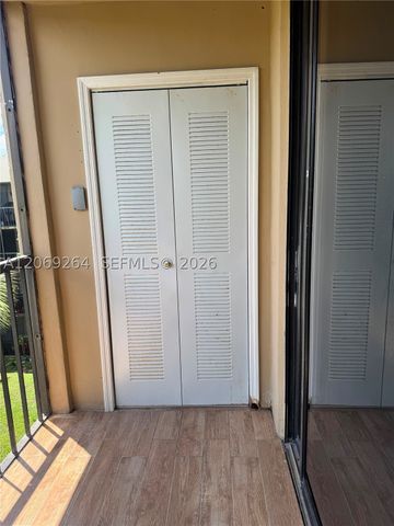 8635 NW 8th St 413, Miami, FL 33126