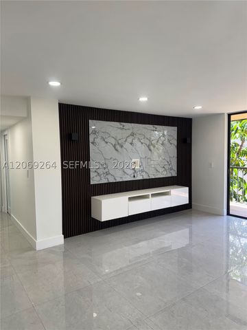 8635 NW 8th St 413, Miami, FL 33126