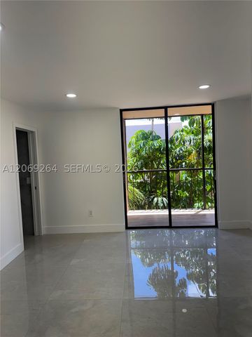 8635 NW 8th St 413, Miami, FL 33126