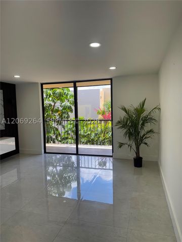 8635 NW 8th St 413, Miami, FL 33126