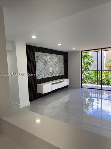 8635 NW 8th St 413, Miami, FL 33126
