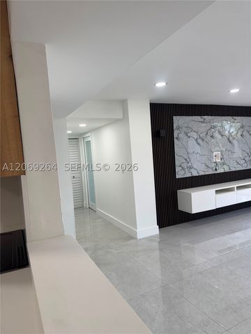 8635 NW 8th St 413, Miami, FL 33126