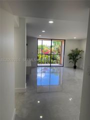 8635 NW 8th St 413, Miami, FL 33126