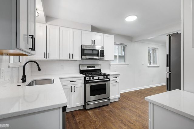 22411 Lanse Street, St Clair Shores, MI 48081