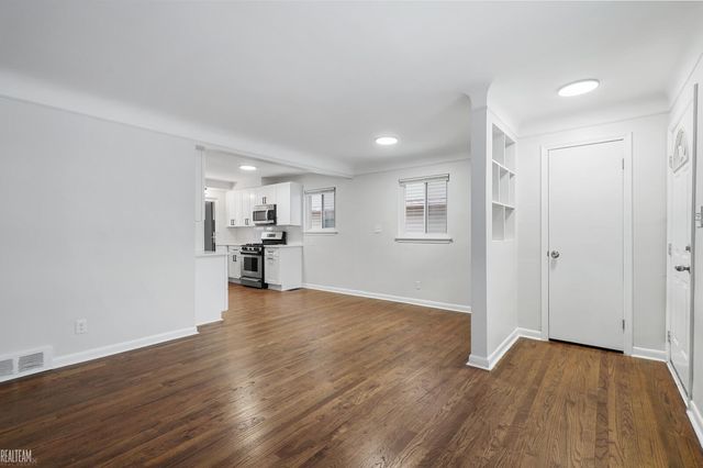 22411 Lanse Street, St Clair Shores, MI 48081