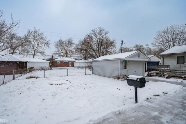 22411 Lanse Street, St Clair Shores, MI 48081