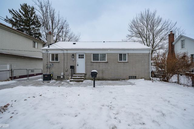 22411 Lanse Street, St Clair Shores, MI 48081