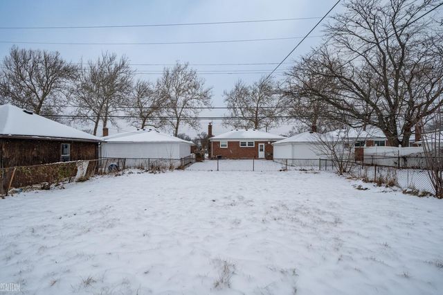 22411 Lanse Street, St Clair Shores, MI 48081