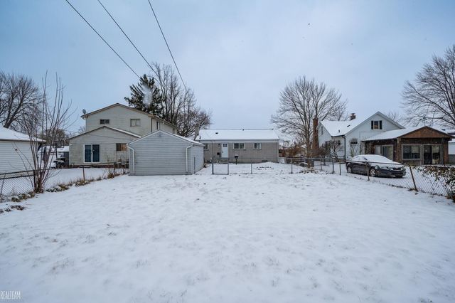 22411 Lanse Street, St Clair Shores, MI 48081