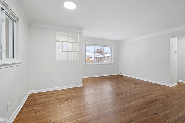 22411 Lanse Street, St Clair Shores, MI 48081