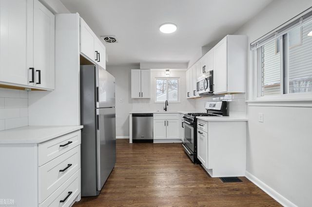 22411 Lanse Street, St Clair Shores, MI 48081