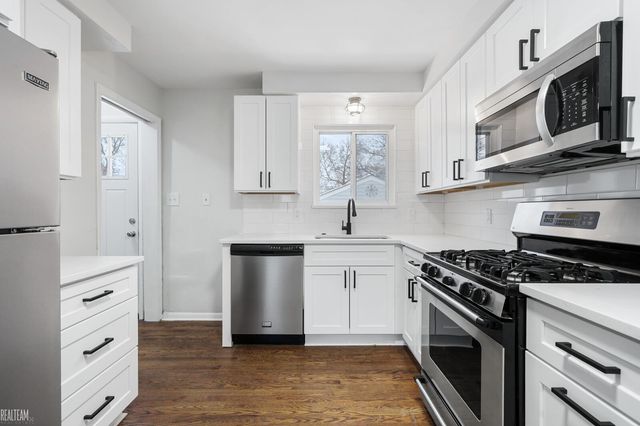 22411 Lanse Street, St Clair Shores, MI 48081